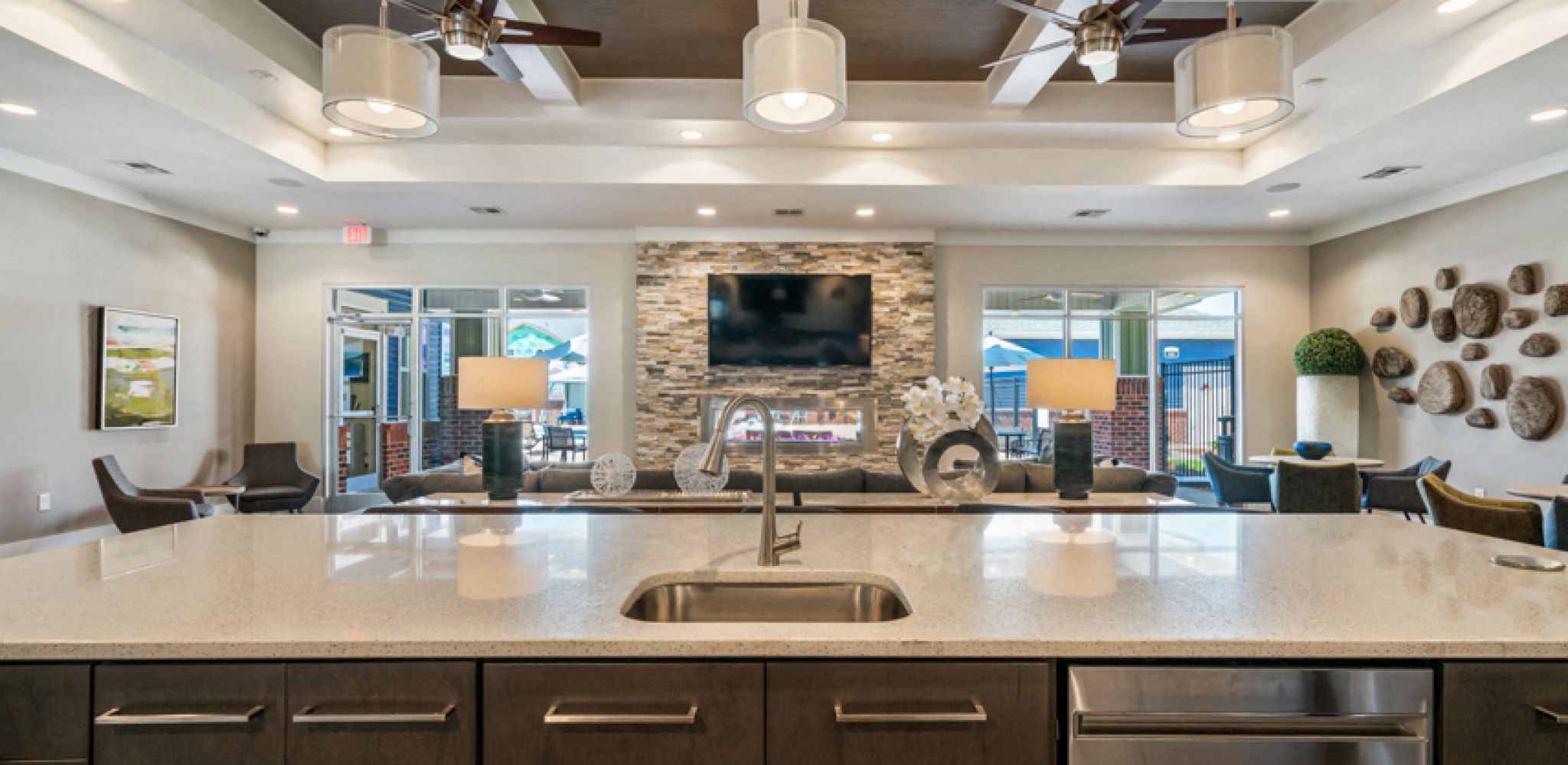 Hawthorne at Simpsonville amenity lounge area with entertainment space and kitchen